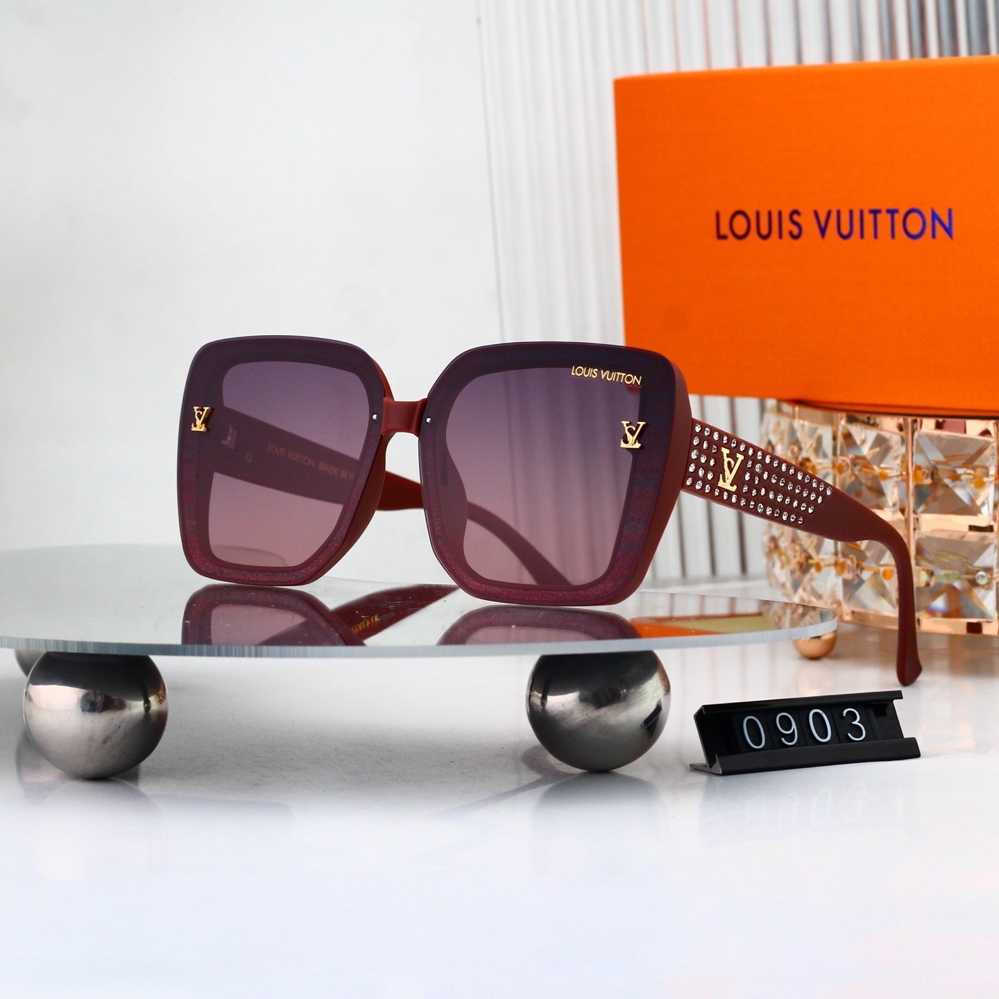 Louis vuitton Sunglasses with Diamond-Embedded Temples 0903 Butterfly