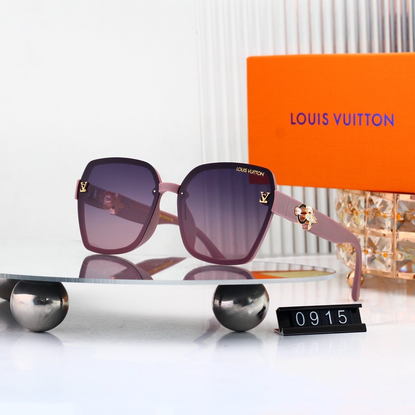 Louis vuitton Oversized Sunglasses with Diamond Flower  0915 Butterfly