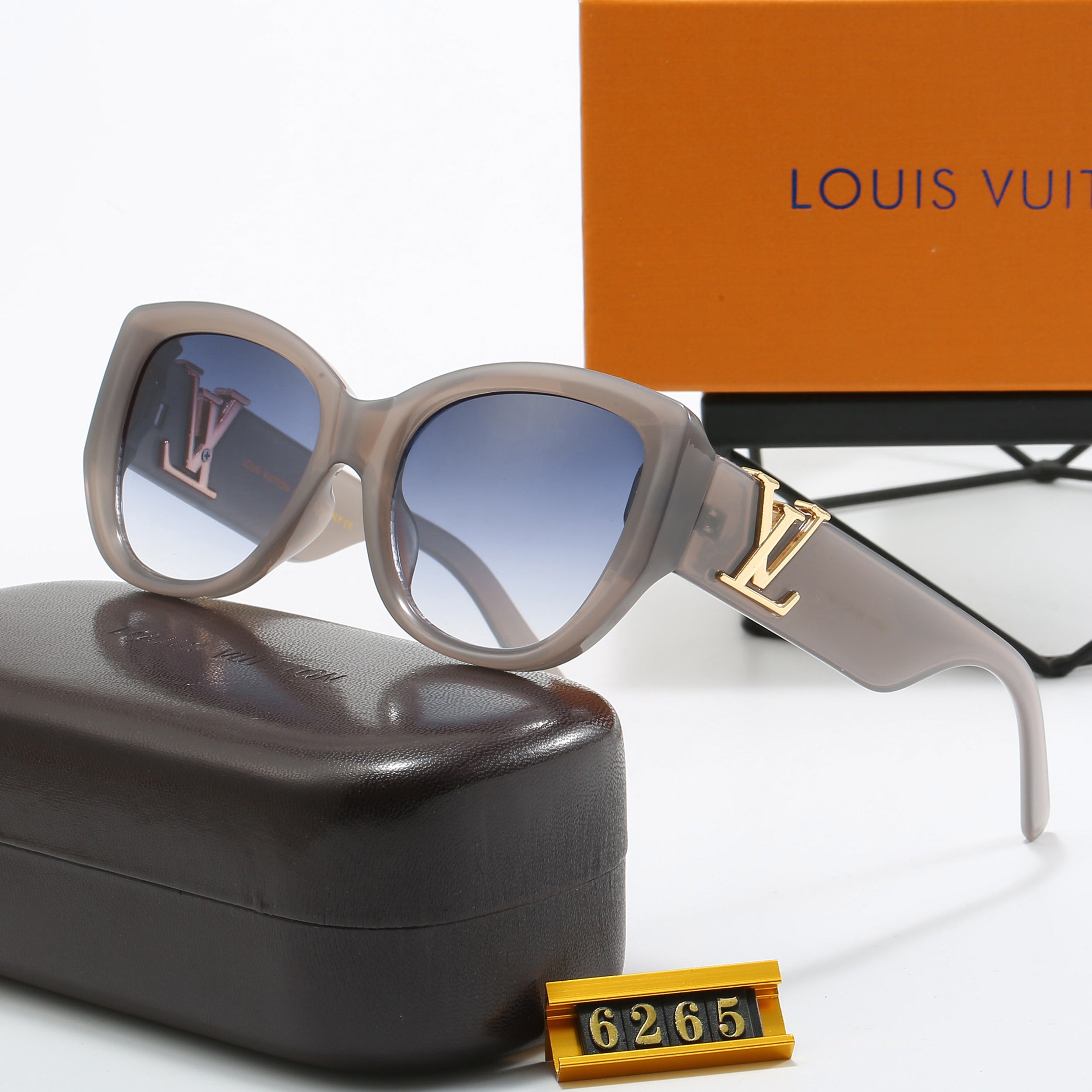 Louis vuitton Elegant Butterfly Bold Frame Sunglasses with Letter Detail (Model 6265) Butterfly